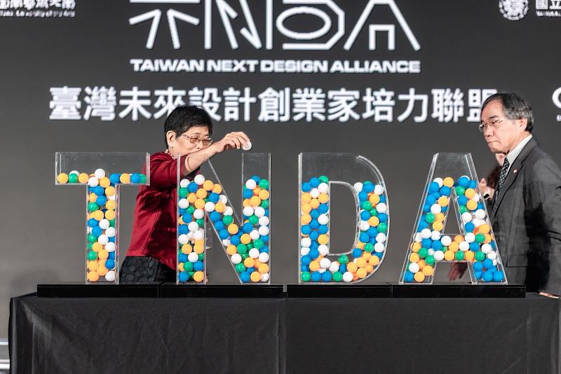 南大陳惠萍校長出席TNDA聯盟啟動儀式,見證跨校合作攜手培育AI時代設計創業人才。