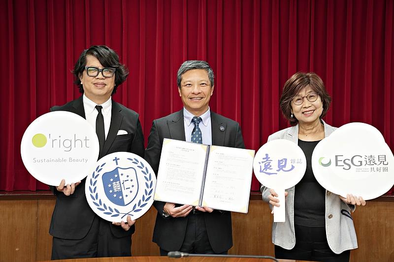 左起：歐萊德董事長葛望平、輔仁大學校長藍易振、《遠見雜誌》社長楊瑪利。
