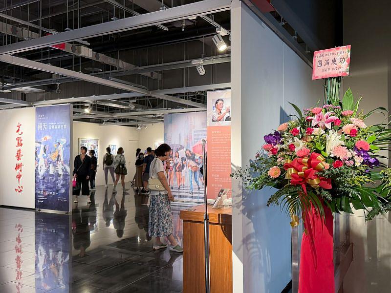 薛宏瑋個展《雨天。日常與非日常》於8月1日在鶯歌光點美學館正式開展,開展首日便有許多遊客前來欣賞作品。