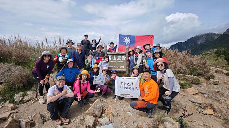 成功登頂3201雪山東峰。