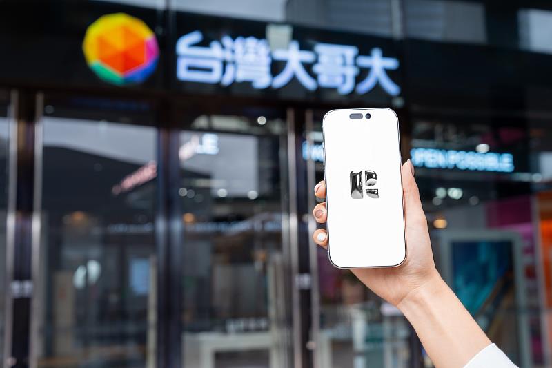 Retro由Instagram前團隊成員打造,以「真朋友社群」為核心,透過週記記錄生活,不必追逐即時更新或公開流量,使用者可與親友分享日常、建立共同相簿,並透過定期回顧保存重要時刻。