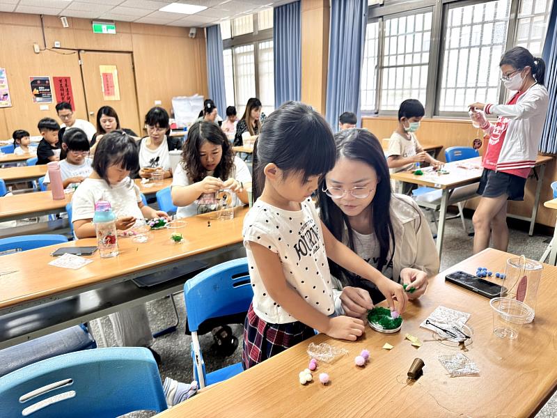臺東縣家庭教育中心攜手救國團 親子共學 閱讀手作暖家庭
