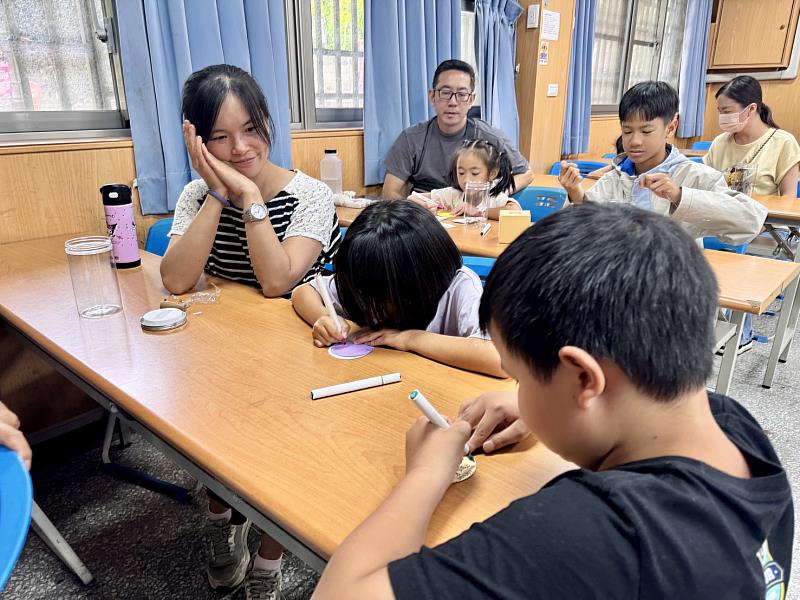 臺東縣家庭教育中心攜手救國團 親子共學 閱讀手作暖家庭