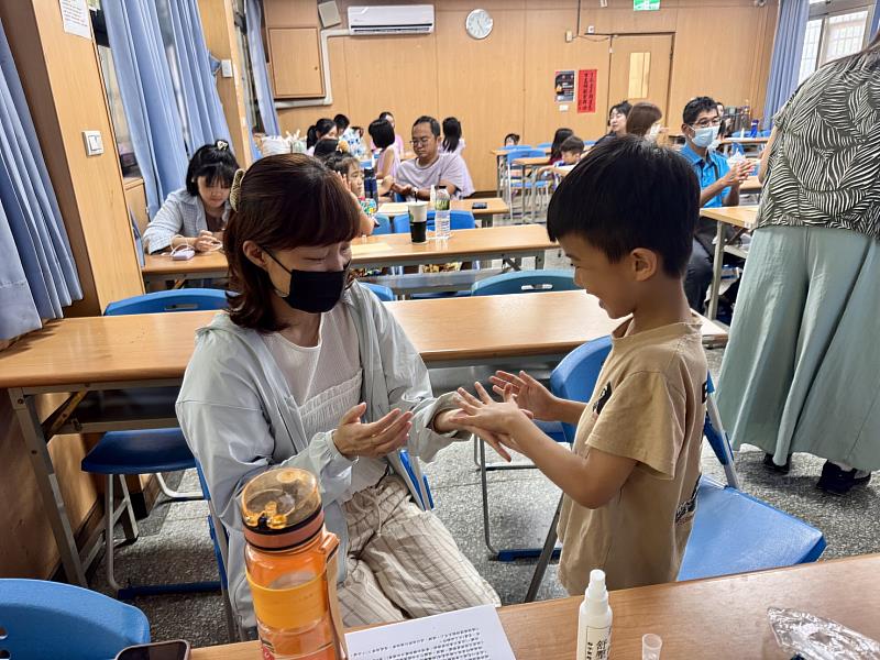 「手心的溫度-親子療癒站」親子共享活動。