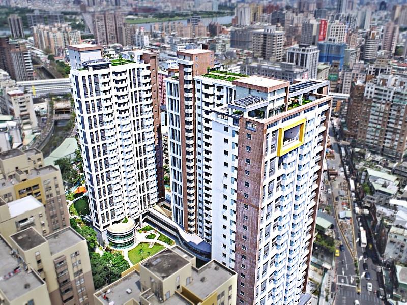 「中和安邦青年社會住宅」榮獲2026國家卓越建設獎「最佳管理維護類」金質獎。（新北住都中心提供）