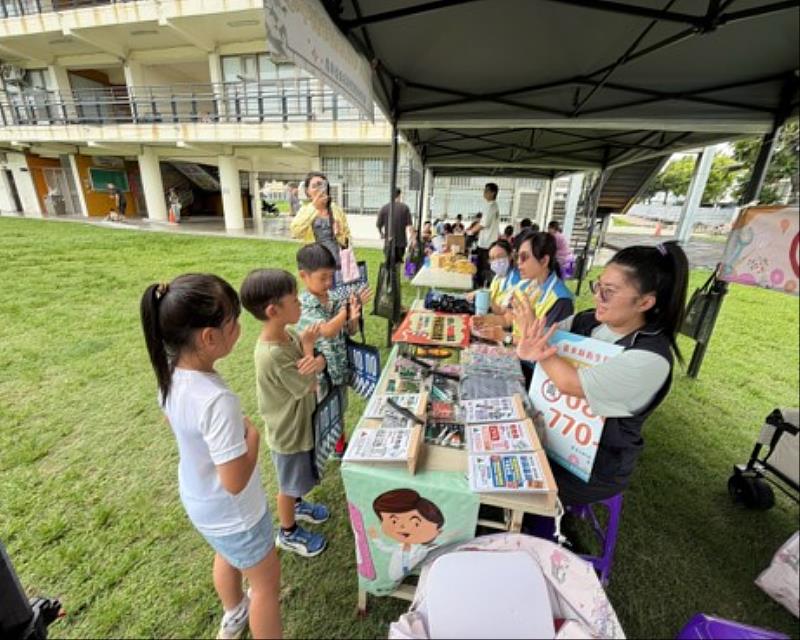 滑出健康青春防毒永不缺席 臺東縣衛生局滑進東區大會公益市集 提高青少年識毒力