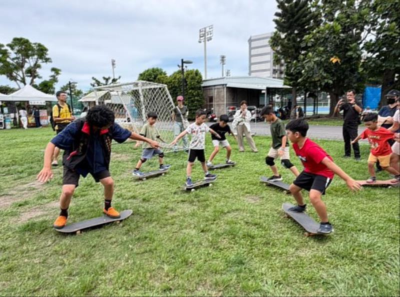 滑出健康青春防毒永不缺席 臺東縣衛生局滑進東區大會公益市集 提高青少年識毒力