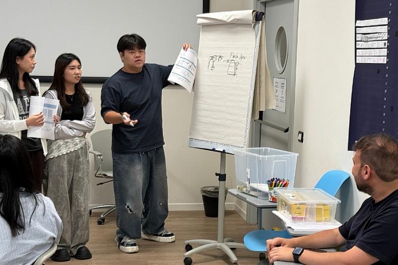 POLI.design「Strategic Design」課程，由Prof. Gianluca Carella授課，學生於課程結束後進行分組討論與全英文成果發表。