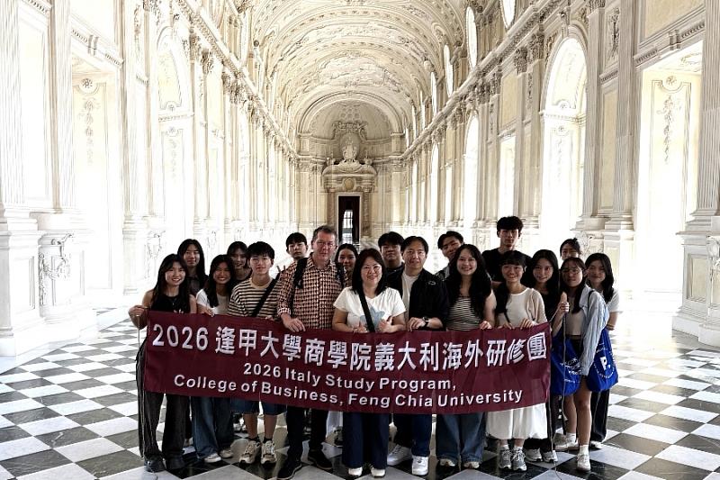 逢甲商學院院長黃瓊如帶領15位學生赴義大利，實地探索跨域創新與品牌管理。