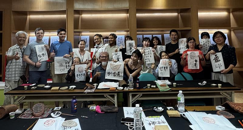 文藻外語大學舉辦華語夏令營,來自法國亭林中文學校15名師生,展開為期9日的華語學習與文化探索之旅。