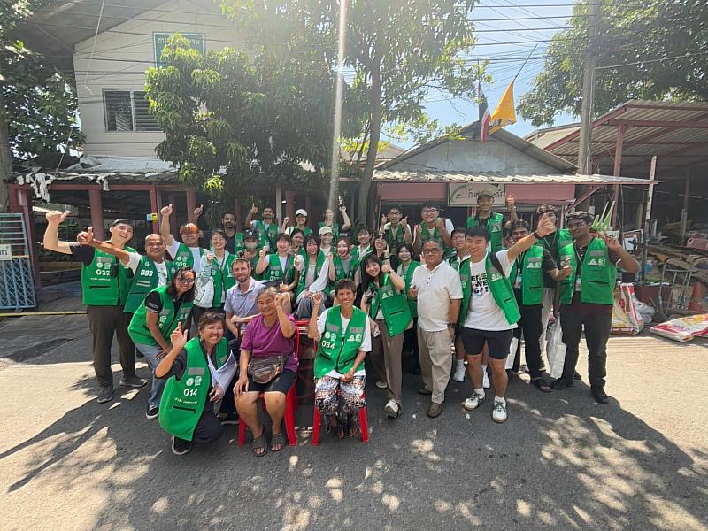 學生前往曼谷On Nut 14 Rai Community,參訪當地的Zero Baht Shop,實地了解社區如何透過資源回收結合循環經濟與社區互助。