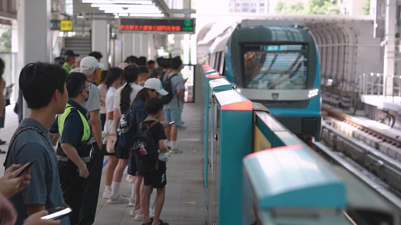 三鶯線首月運量突破98萬人次。