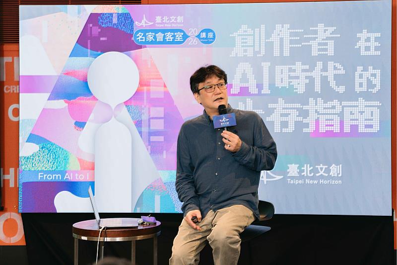 櫻井弘二認為演算法雖能給出無數選項,但從中挑出「最佳版本」的依然是創作者。