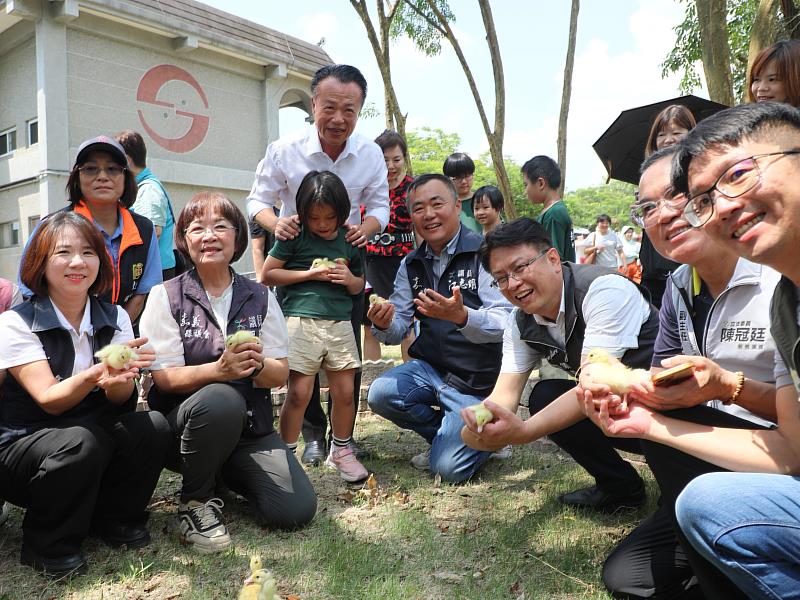嘉義縣首座公辦公營華德福實驗小學揭牌 排路國小開啟多元教育新篇章