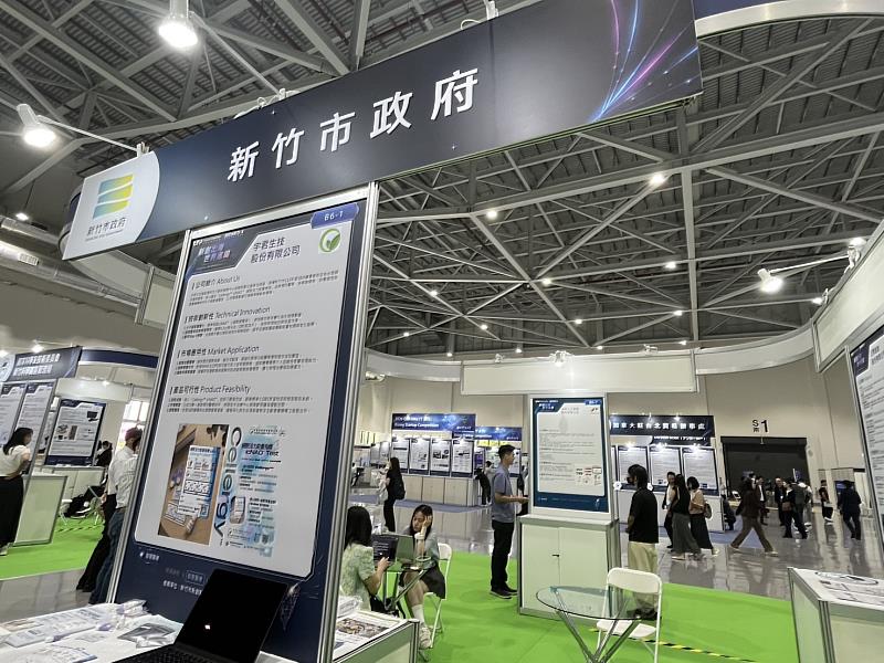 新竹市專館展示7家在地新創企業。