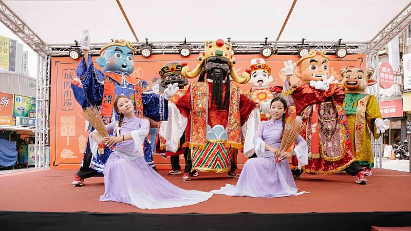 威靈武術精彩開場表演。