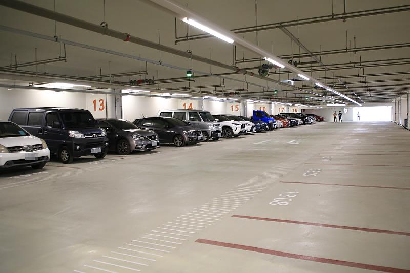 嘉北國小地下停車場正式啟用,提供218席停車位。