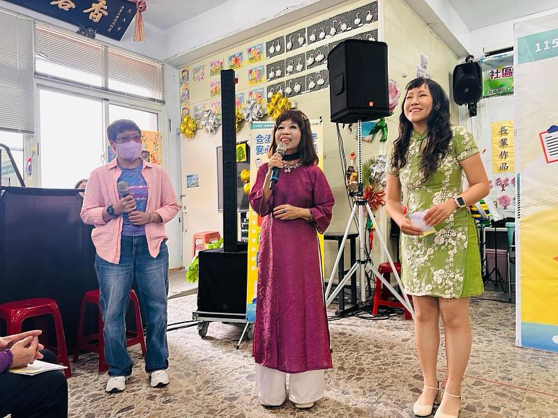 嘉義縣劇團巡演,幽默短劇宣導就業法令。