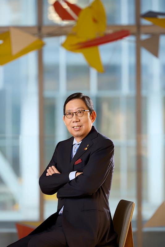 富邦金控董事長蔡明興獲選《哈佛商業評論》百大企業領袖，希望富邦能持續朝國際化企業邁進，同時成為重視公益與社會責任、與社會緊密連結的企業。