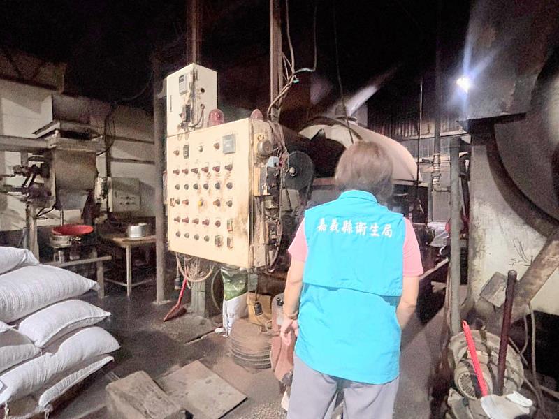 業者自主通報苦茶油檢驗異常,嘉義縣衛生局迅速啟動查核回收機制。