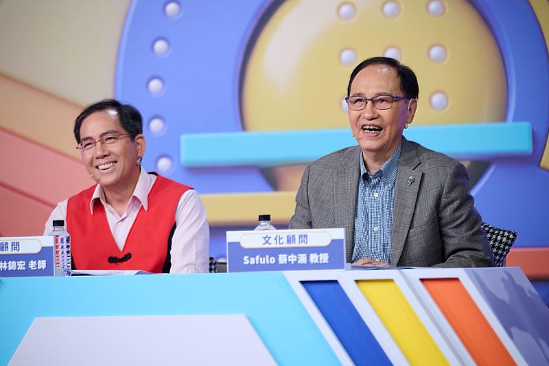 圖3-《Kai試英雄 全民IN原》每集邀請不同族群文化顧問,帶領觀眾深入認識原住民族文化。