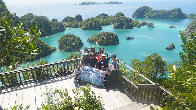 團隊於印尼Raja Ampat。
