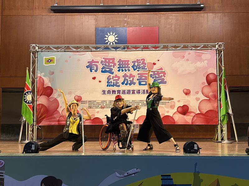 蔡佩芙、劉麗紅、王蜀蕎精彩的爵士舞演出。