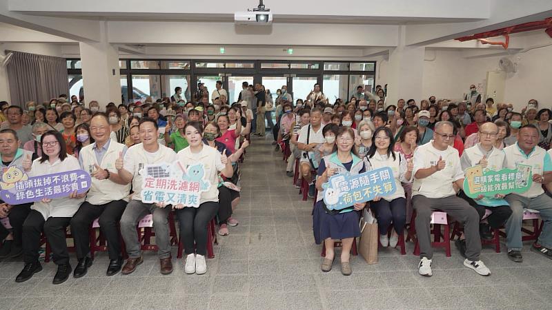 「節電夥伴節能治理與推廣」活動,本週分別來到東區南門聯里及北區西門聯里舉辦與里民合影。