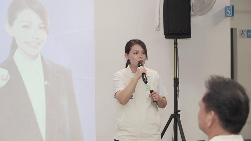 市長高虹安親自向里民進行市政說明。