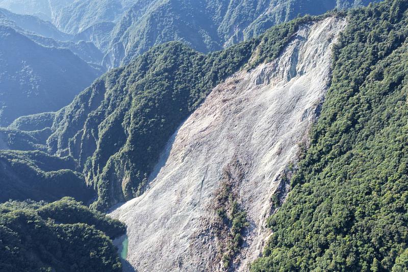 115年8月7日上午 7時25分至8時10分，萬里溪堰塞湖空拍。