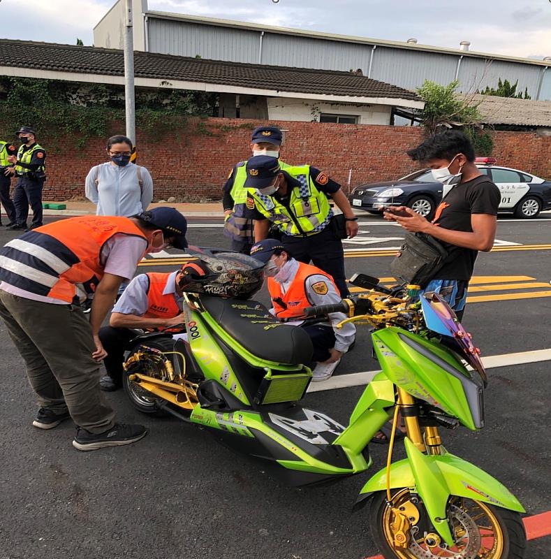 監警聯稽微電車。