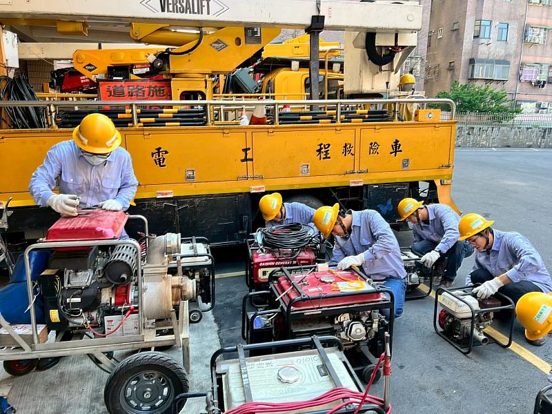 因應白海豚颱風進逼,台電已動員人力落實防災設備及備料盤點。