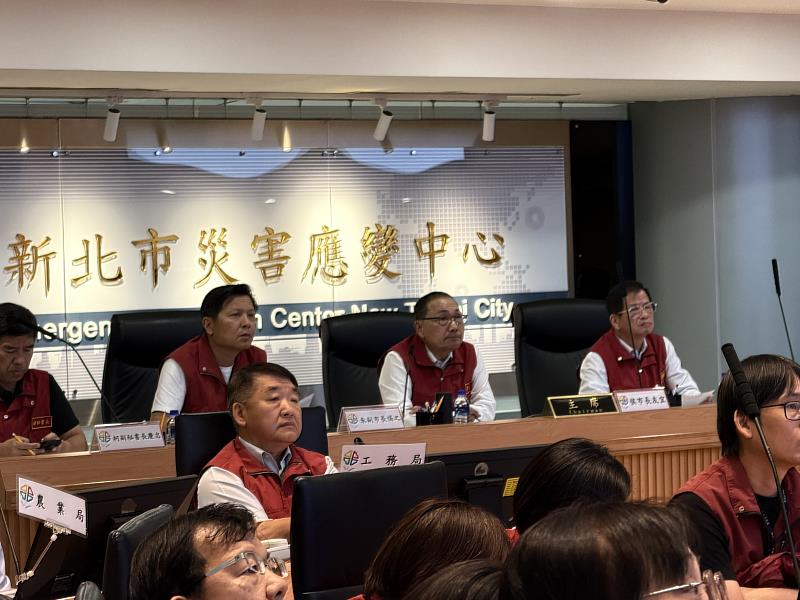 侯友宜市長親自主持白海豚颱風整備會議。