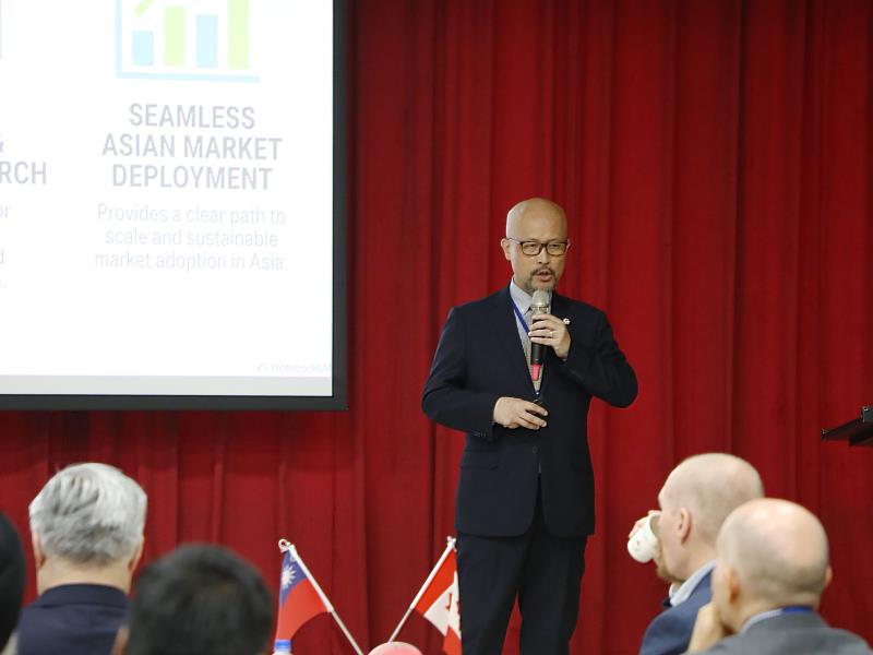 中山醫大副校長宋賢穎介紹學校與附設醫院的產學鏈結及臨床驗證資源。
