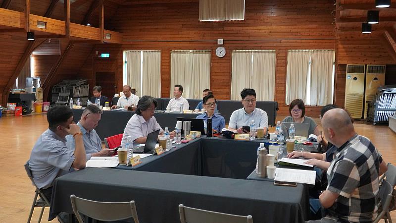 下午採行政組與教學組分組討論,針對學校重要議題進行現況盤點、問題分析及策略研擬,將討論成果轉化為具體KPI發展指標。