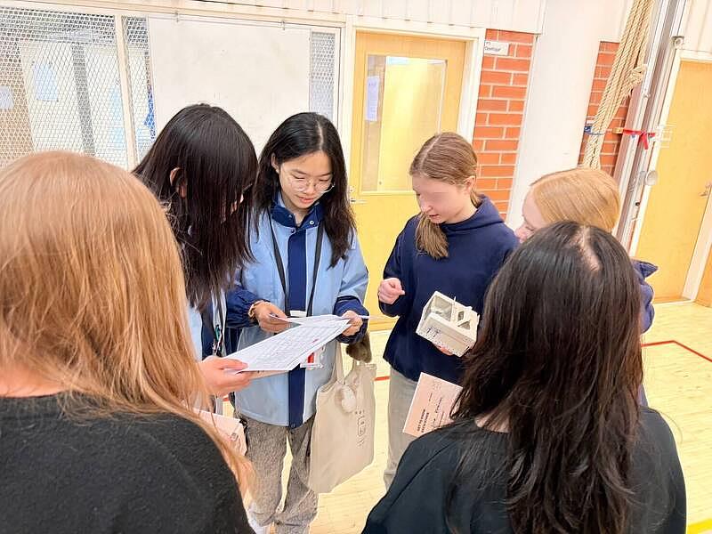 三民國中師生於芬蘭學校與當地師生進行共學。