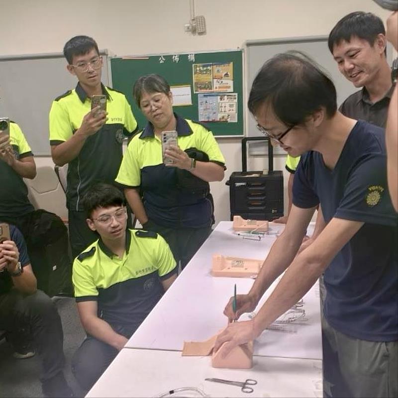 馬偕醫院醫師教學外科呼吸道訓練。