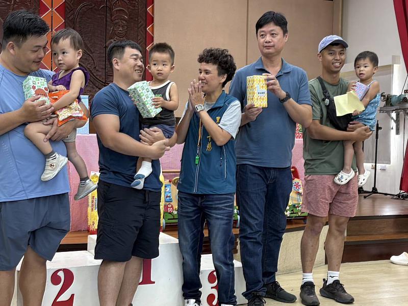 臺東「寶寶趴趴Go」爸爸爬行賽趣味十足!串聯早療與家庭資源 陪伴孩子成長