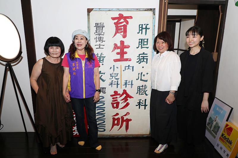 黃敏惠市長參觀「津本喫茶部食堂－黃文醫師故居」。