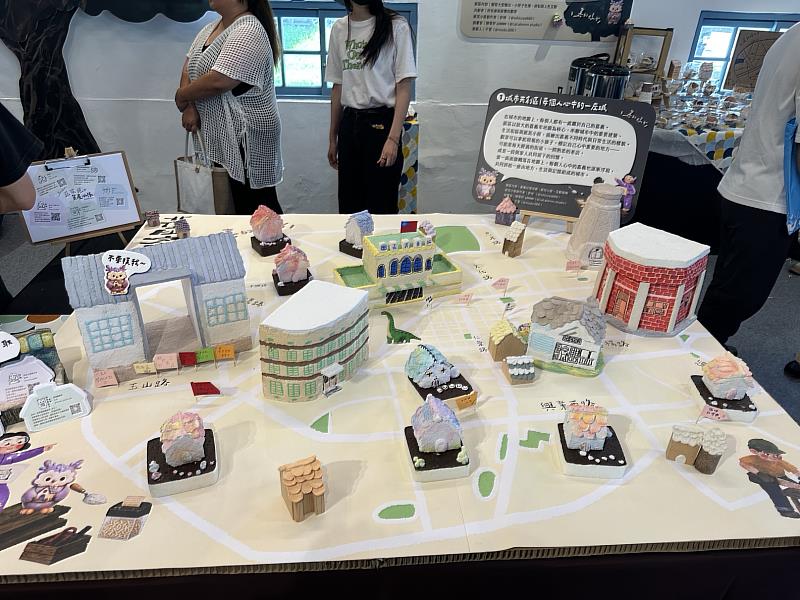 嘉義市青年將廢材製作成家的城市