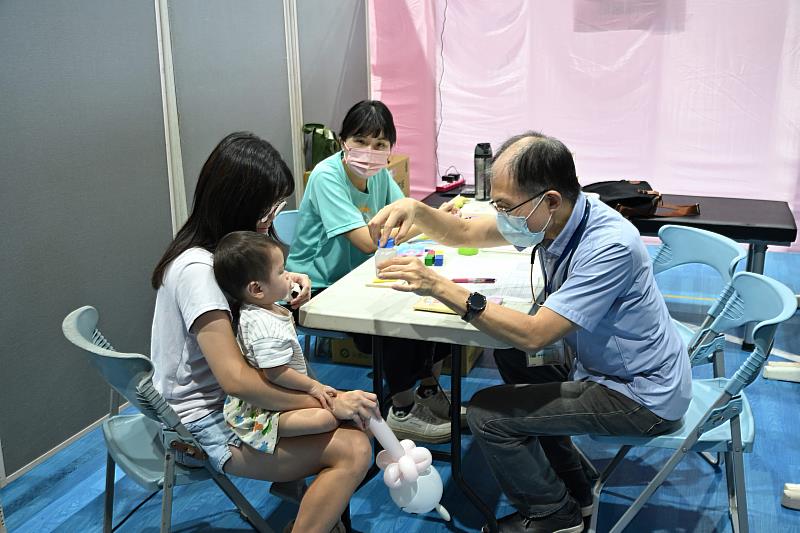 嘉縣擴大兒童發展篩檢 親子健檢前進民雄守護全齡健康