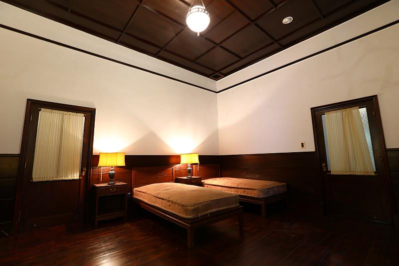 洋館蔣公寢室參考1935年史實,將各類家具、飾品採原地完整保留