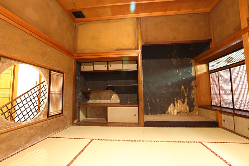 和館秉持文化資產保存精神,保留過去日本皇族宿泊空間的黑砂壁及京壁