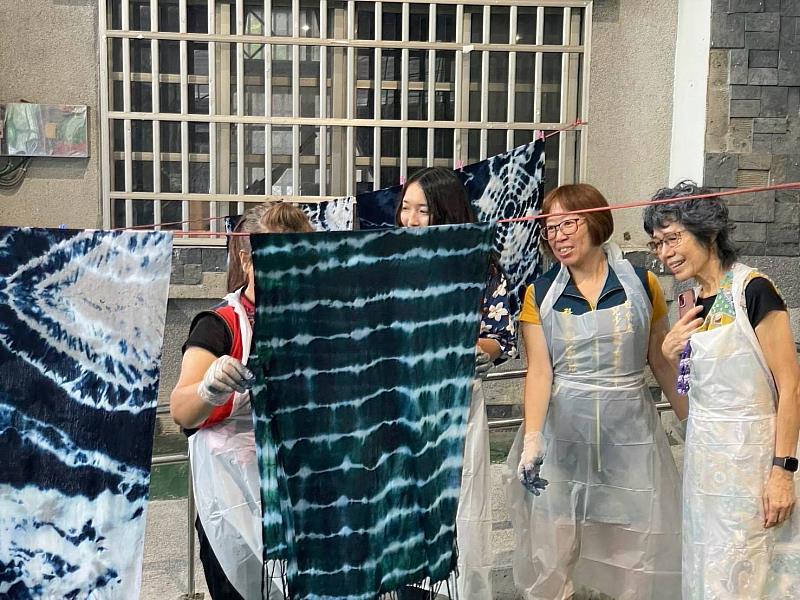 染出自己的台東藍！療癒工坊陪伴婦女 找出自信與幸福