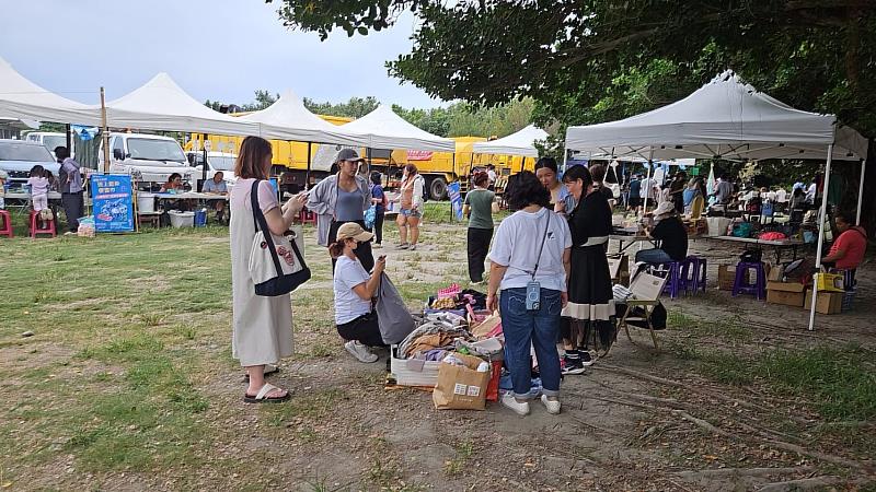 台東減塑生活市集落幕!大人修家電、小孩拆玩具