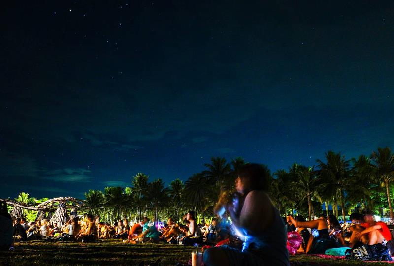 台東最美星空!逾3500名民眾父親節齊聚成功海濱公園