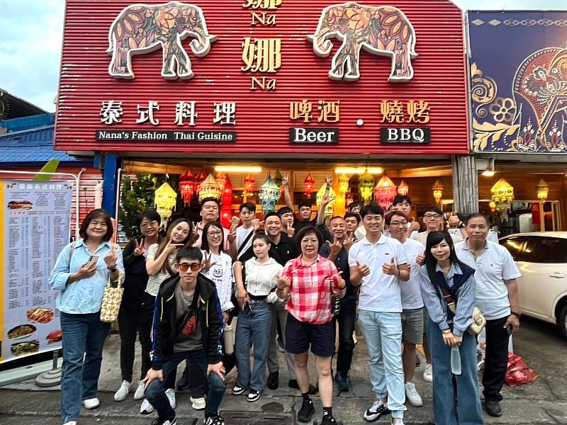 團隊中35歲以下夥伴占近7成,王建雄持續培養人才,為下一階段展店做好準備。圖片來源:永慶房產集團