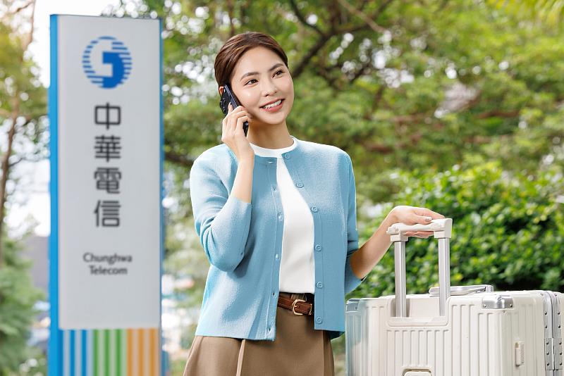 中華電信國際漫遊推出優惠方案與活動加碼,8月底前透過中華電信網路門市或APP申請任一漫遊上網方案並完成啟用,抽東京來回機票、PS5 Pro等多重好禮。