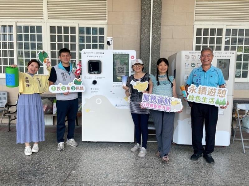 里長邀請市民一同參加投瓶王活動。