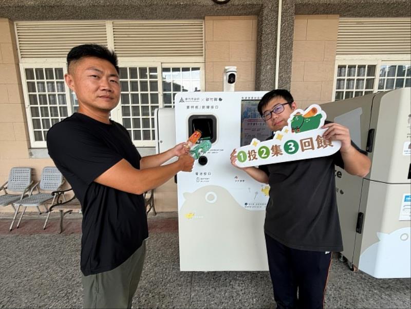 環保局邀請市民參加投瓶王活動。